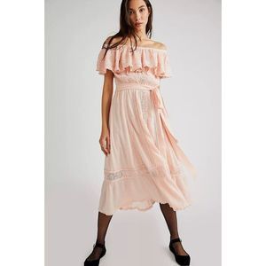 New SPELL Cassie Lace gown in Petal  Size Small